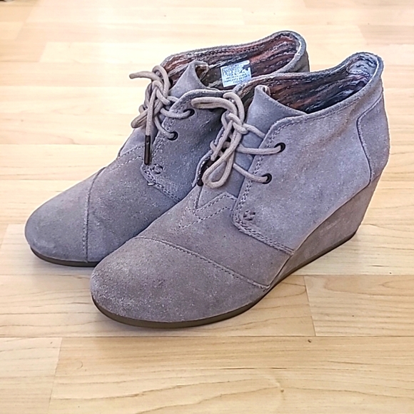 TOMS Desert Wedge Suede Lace Up Ankle Boots Size 8 Taupe Brown - Picture 1 of 9